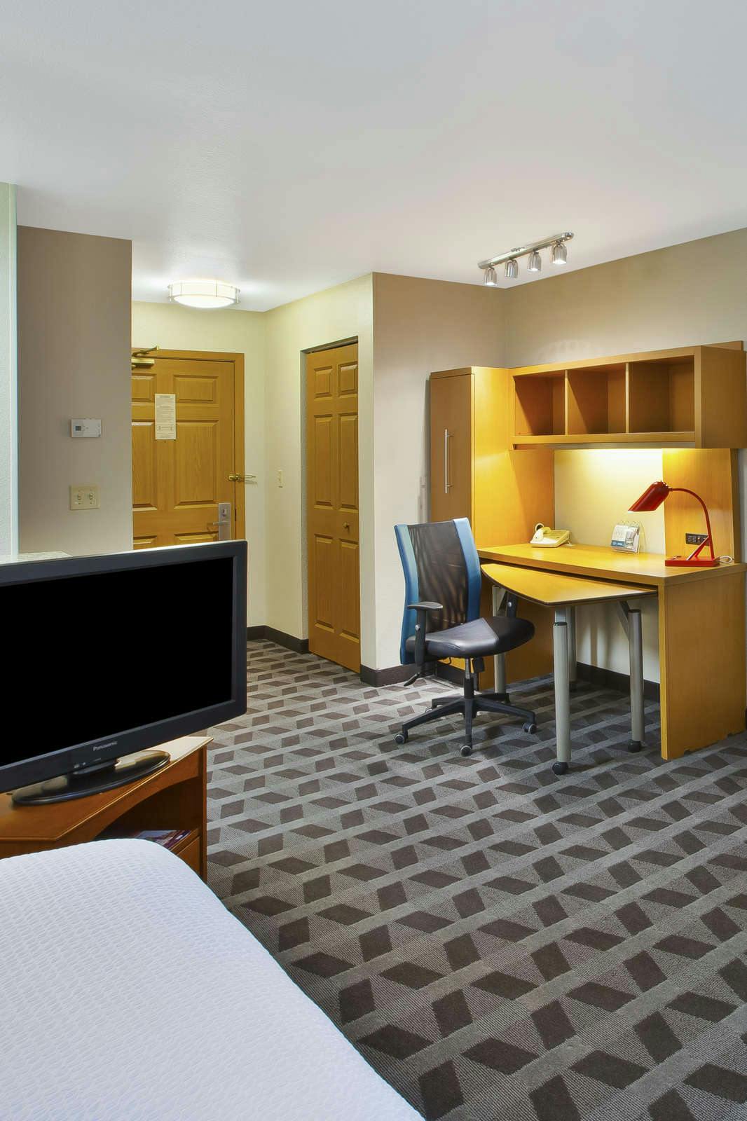 Hotel TownePlace Suites Detroit Livonia photo 4