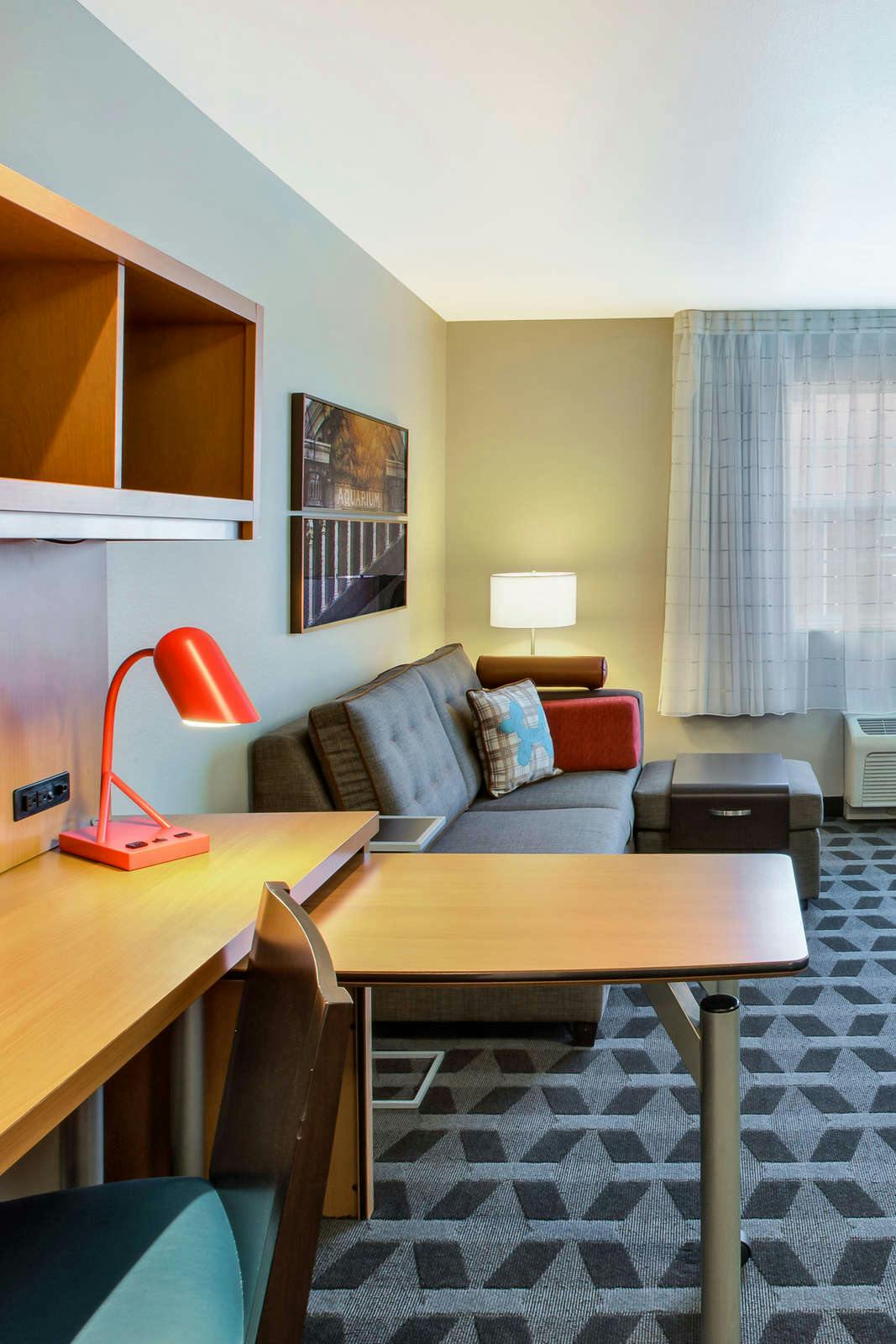 Hotel TownePlace Suites Detroit Livonia photo 3