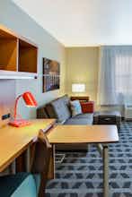 Hotel TownePlace Suites Detroit Livonia photo 3