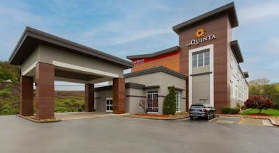 La Quinta Inn & Suites by Wyndham Knoxville Papermill