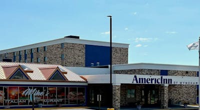 AmericInn & Suites By Wyndham Baraboo Event Center