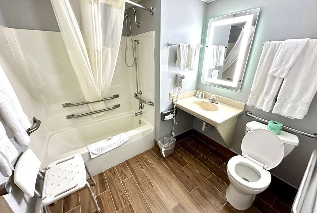 Hotel AmericInn & Suites By Wyndham Baraboo Event Center photo 4