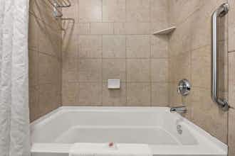 Hotel Comfort Suites Hudson I-94 Hudson WI photo 5