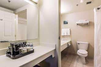 Hotel Clarion Suites At The Alliant Energy Center photo 4