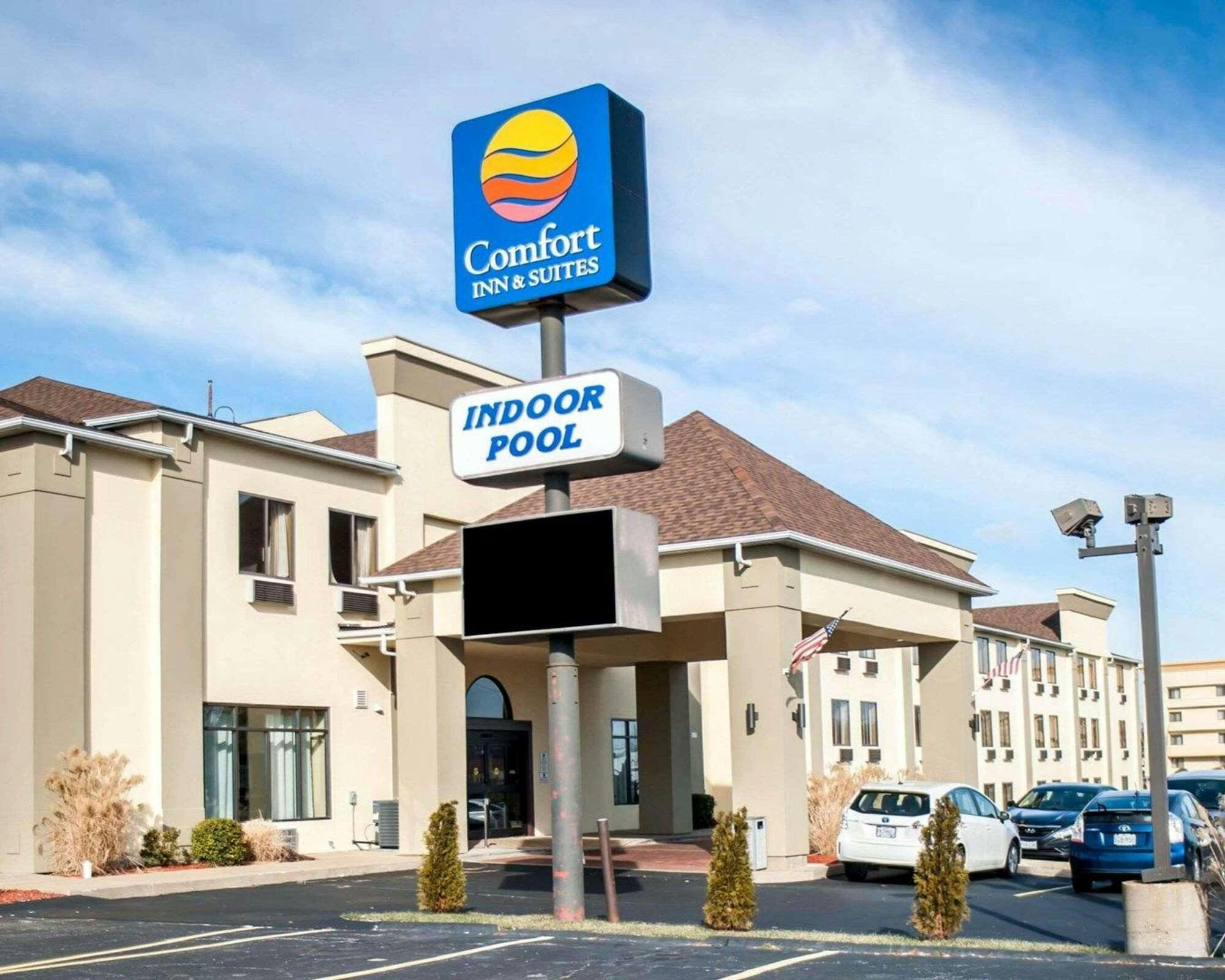 Comfort Inn & Suites Hazelwood - St. Louis