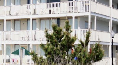 Seabonay Oceanfront Motel
