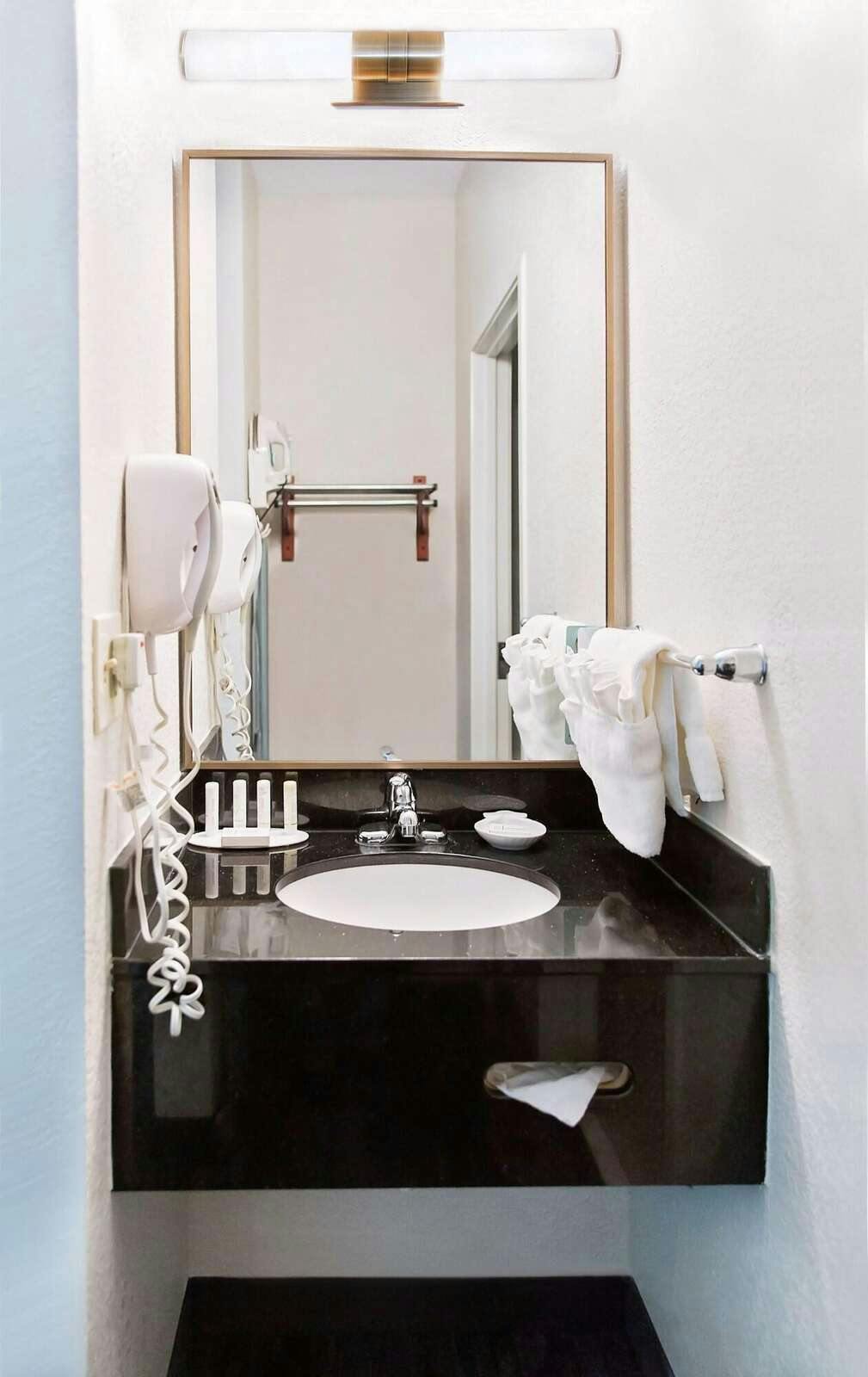 Hotel AmericInn by Wyndham Hays photo 2