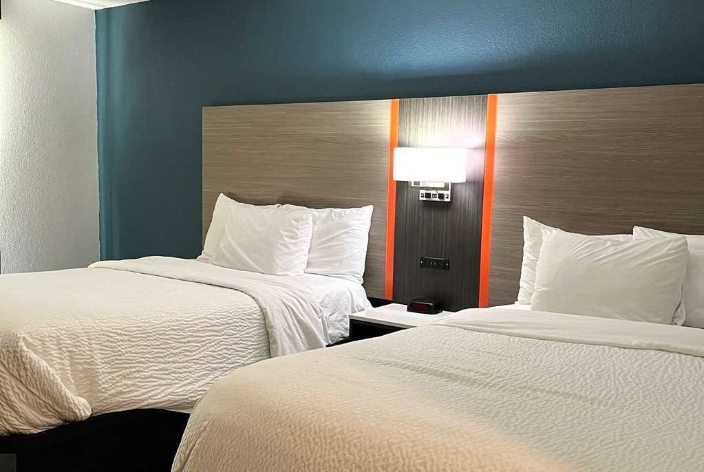 Hotel Baymont Indianapolis EastX photo 3