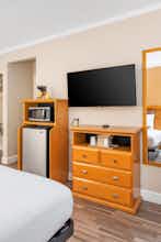 Hotel Anaheim Islander Inn and Suites photo 4