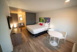 Hotel Baymont by Wyndham Jacksonville Airport photo 1