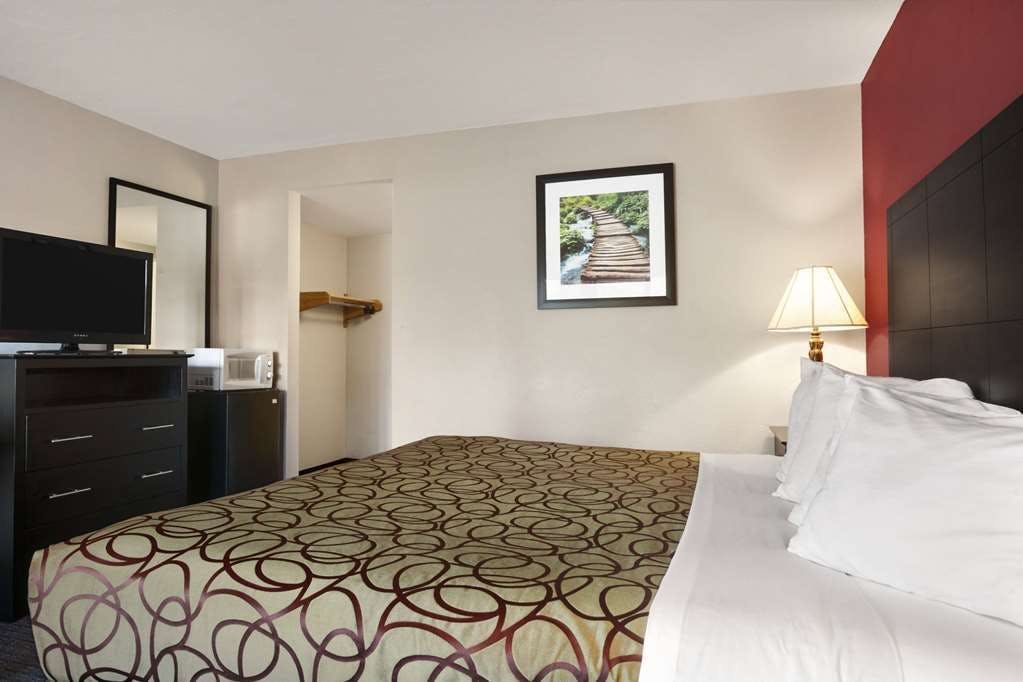 Hotel Travelodge by Wyndham Traverse City MI photo 5