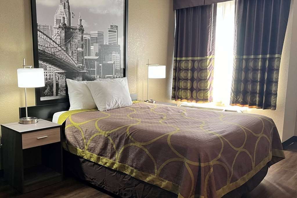 Hotel Super 8 by Wyndham Harrison OH photo 3