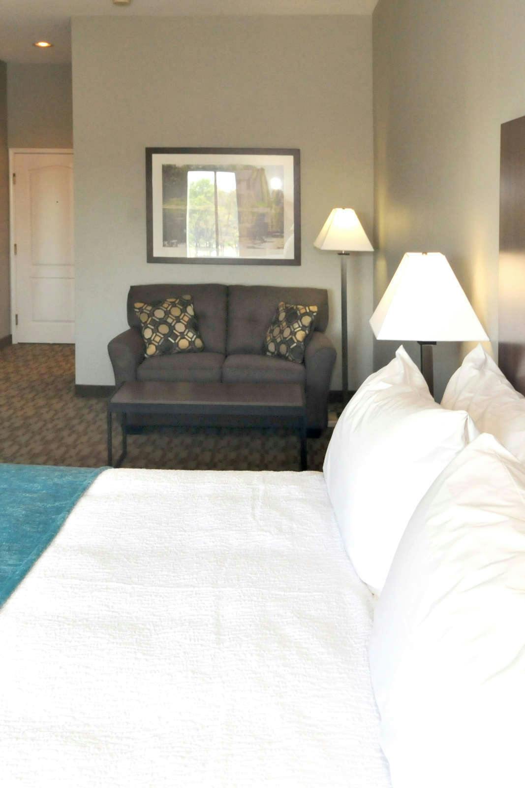 Hotel Riverview Inn & Suites photo 2