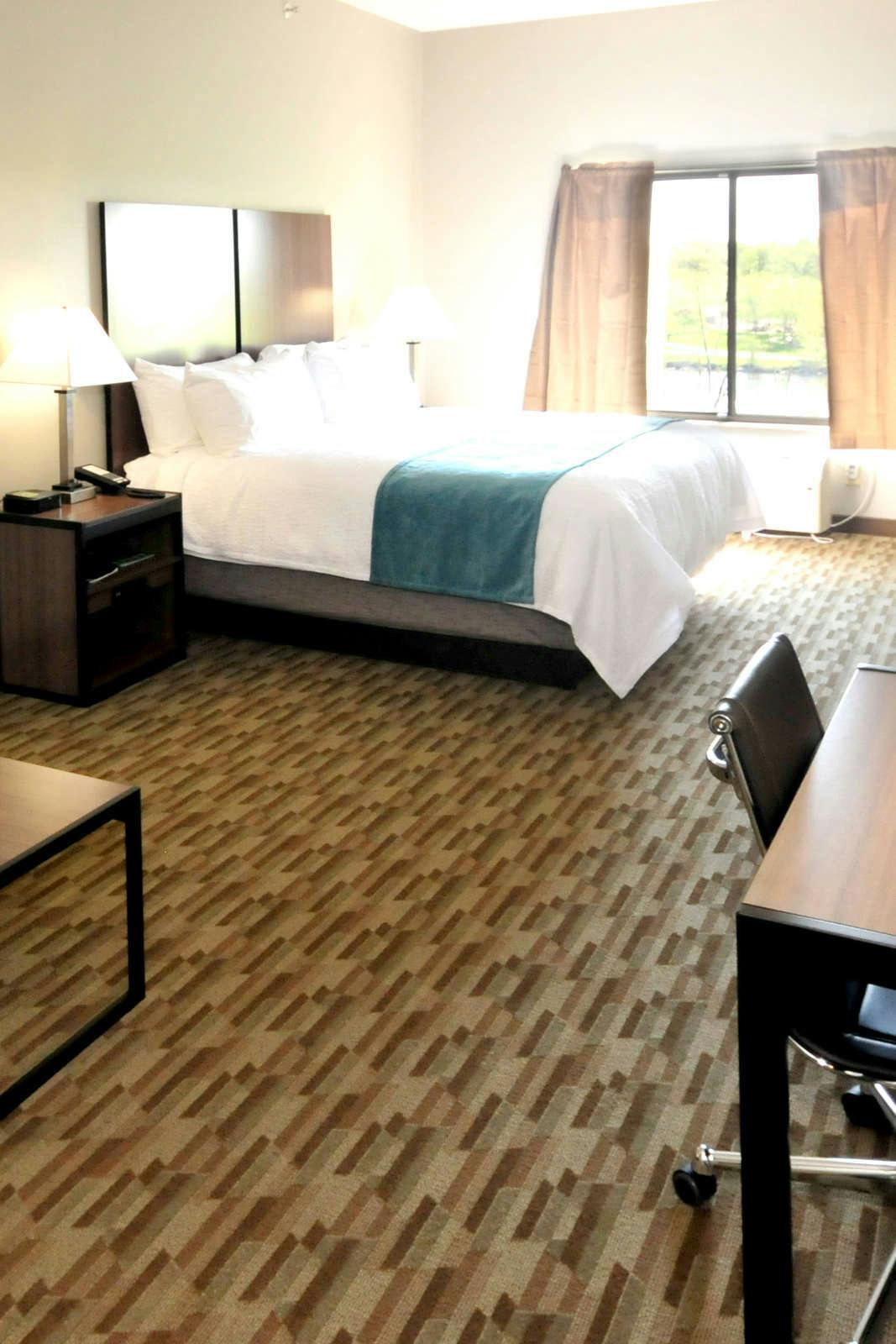 Hotel Riverview Inn & Suites photo 1