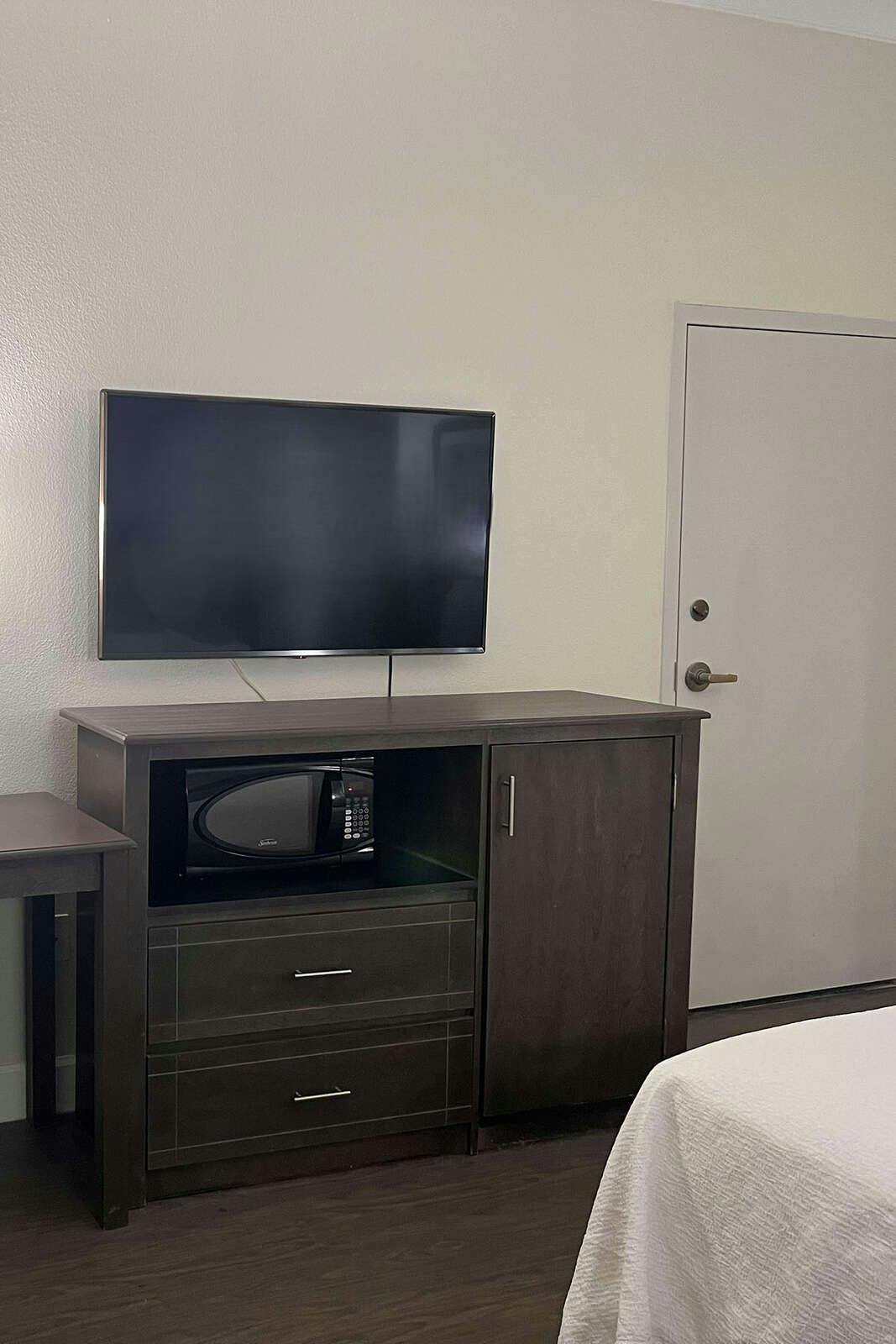 Hotel Red Roof PLUS+ Fort Myers photo 4