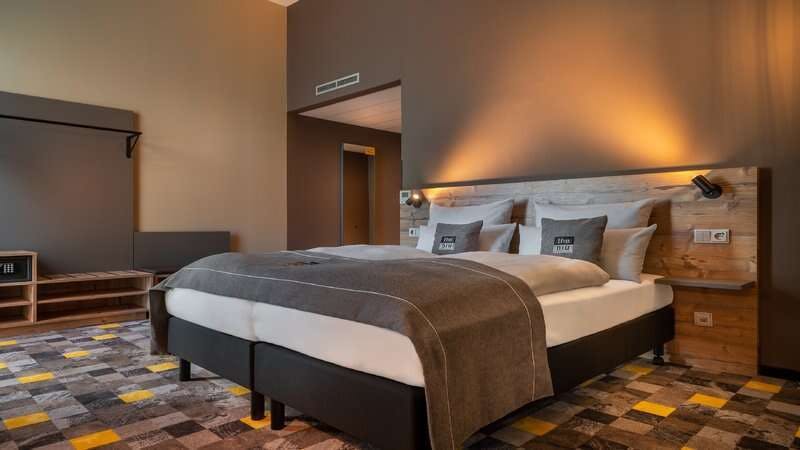 Hotel Holiday Inn The Niu, Timber Esslingen photo 2