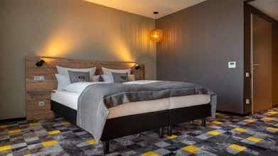 Hotel Holiday Inn The Niu, Timber Esslingen photo 4