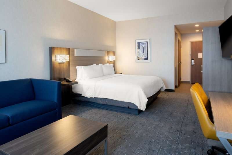 Hotel Holiday Inn Express & Suites HOLLISTER photo 1