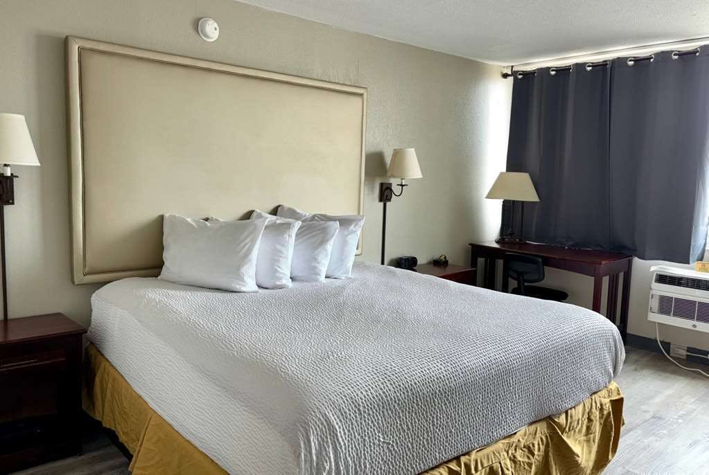 Hotel Baymont by Wyndham Keokuk photo 1