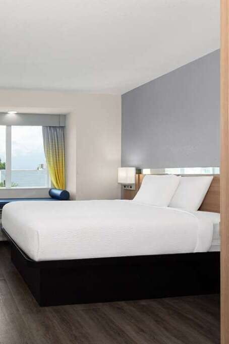 Hotel Microtel Inn & Suites by Wyndham Panama City photo 3