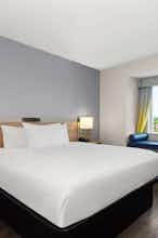 Hotel Microtel Inn & Suites by Wyndham Panama City photo 2