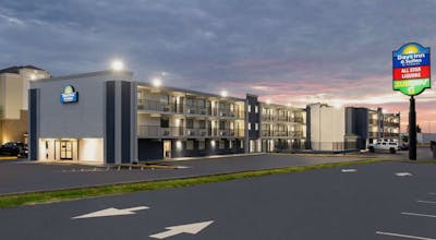 Days Inn & Suites by Wyndham Indianapolis Airport East