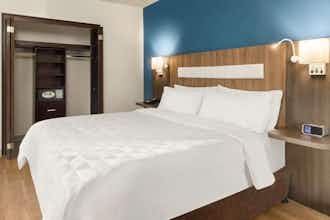 Hotel Holiday Inn Express San Jose Forum photo 2