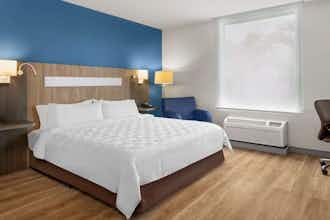 Hotel Holiday Inn Express San Jose Forum photo 1