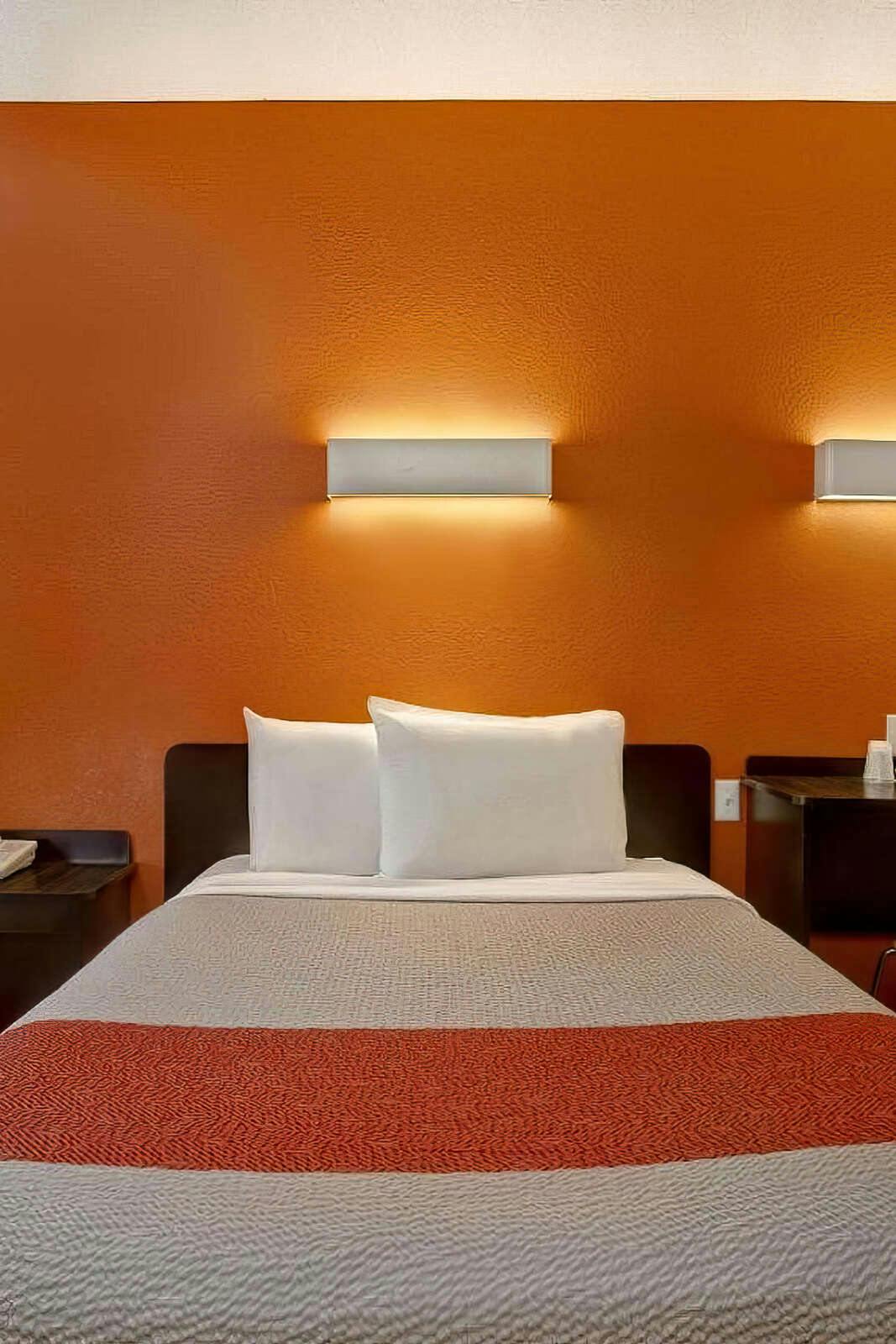 Hotel Motel 6 Gilroy, CA photo 2