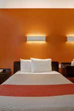 Hotel Motel 6 Gilroy, CA photo 2