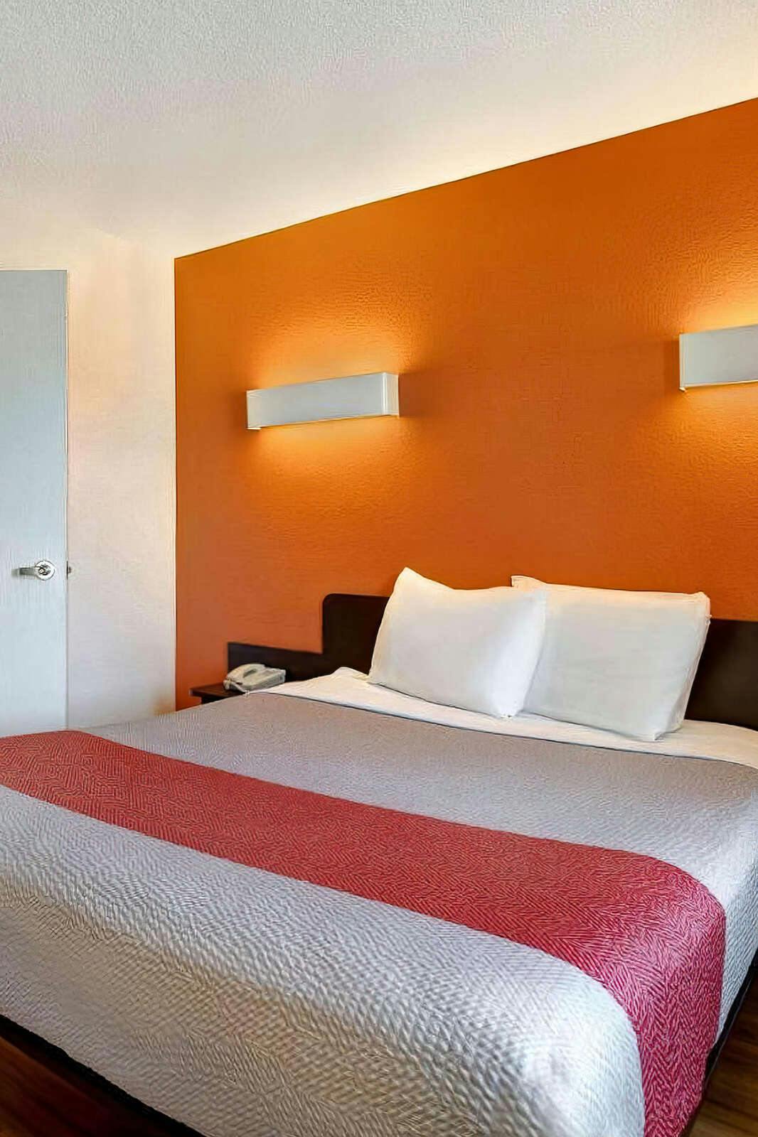 Hotel Motel 6 Gilroy, CA photo 3