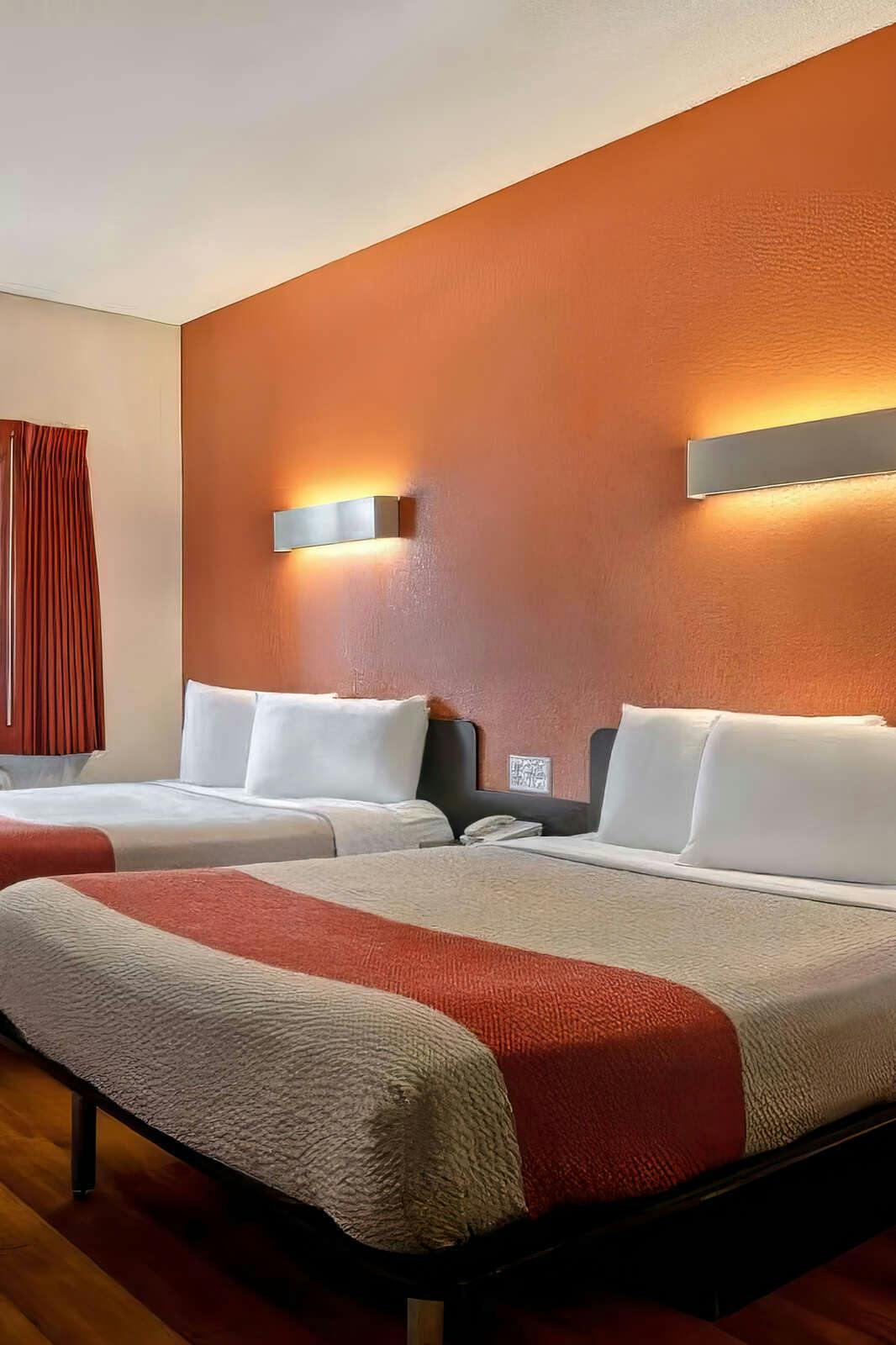 Hotel Motel 6 Gilroy, CA photo 5