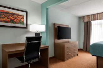 Hotel Wingate by Wyndham Louisville East photo 5