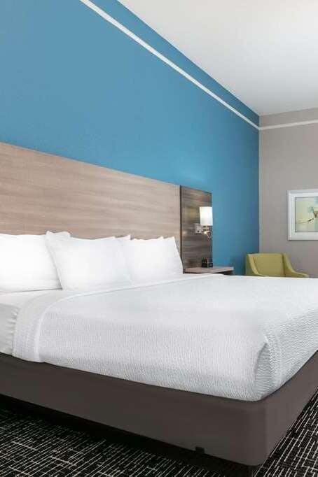 Hotel La Quinta Inn & Suites by Wyndham Weatherford photo 1