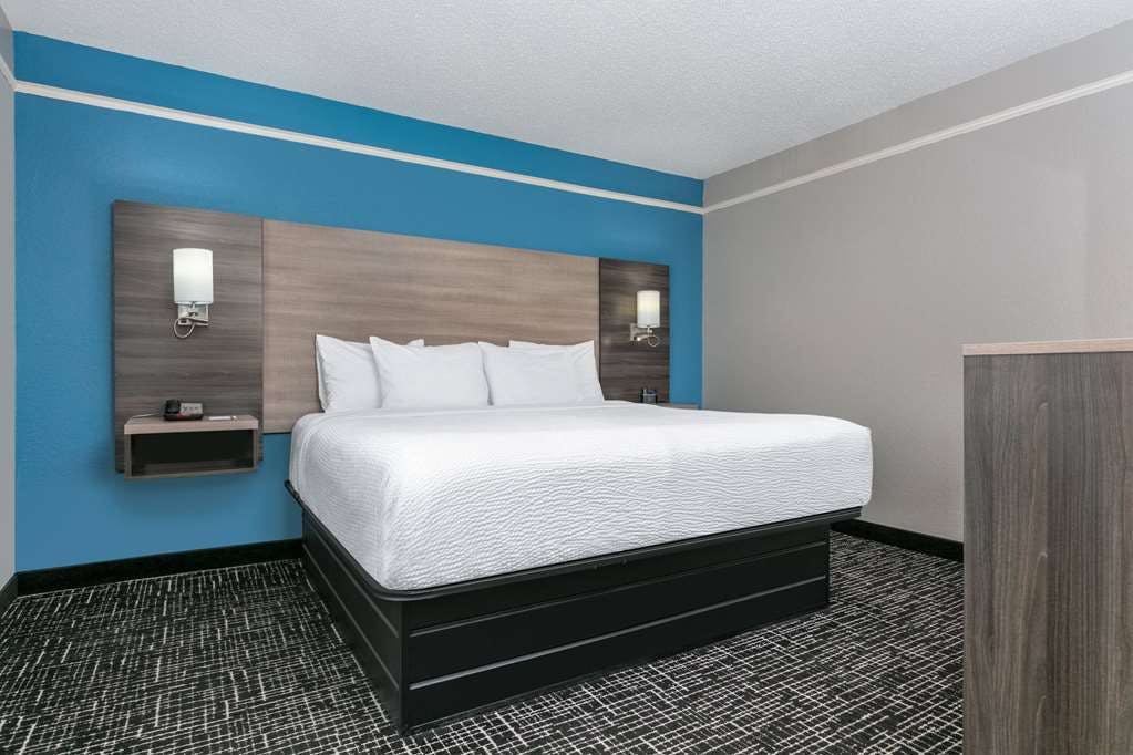 Hotel La Quinta Inn & Suites by Wyndham Weatherford photo 3