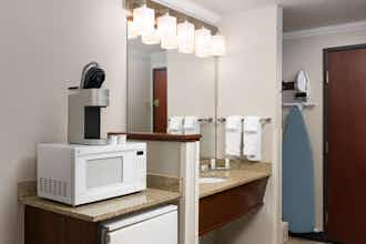 Hotel Ramada by Wyndham Moses Lake photo 4