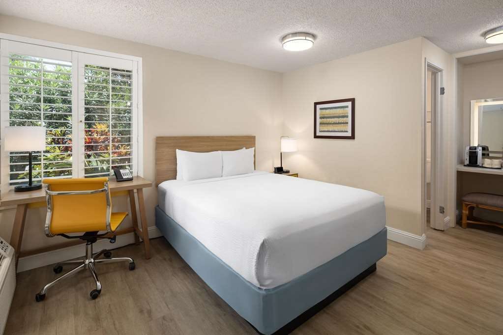 Hotel Days Inn by Wyndham Maui Oceanfront photo 3