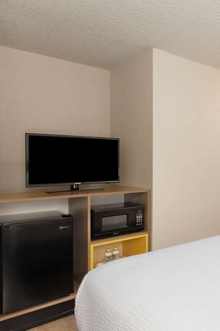 Hotel Days Inn by Wyndham Maui Oceanfront photo 5