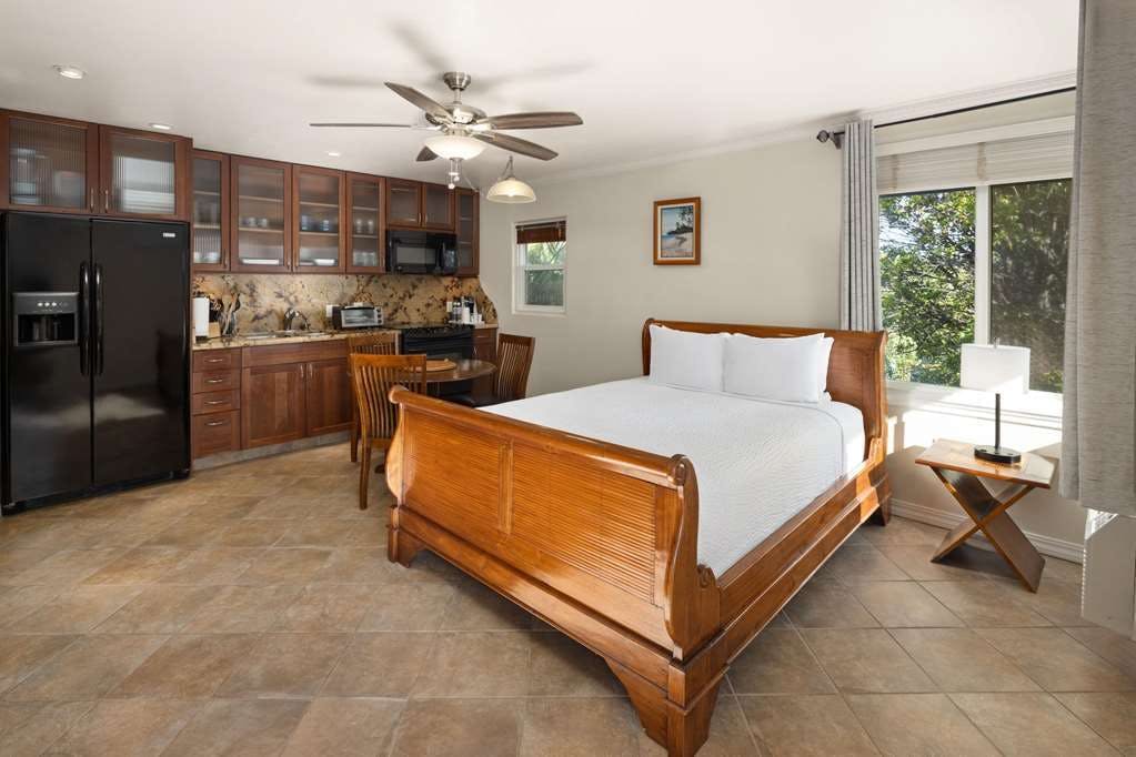 Hotel Days Inn by Wyndham Maui Oceanfront photo 4