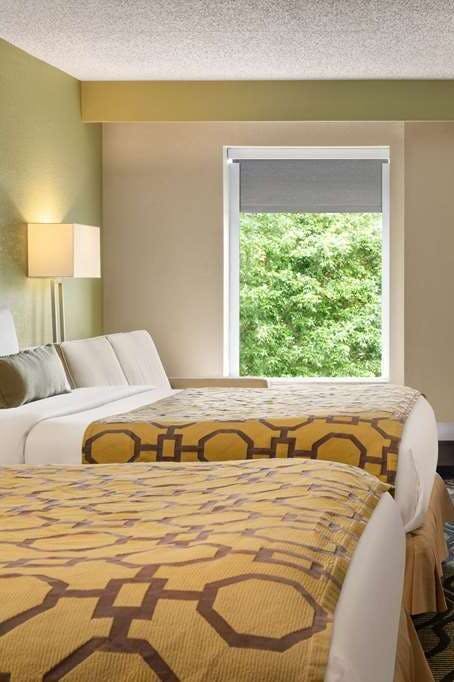 Hotel Baymont by Wyndham Georgetown/Lexington North photo 5