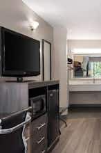 Hotel Baymont by Wyndham Kingsland photo 5