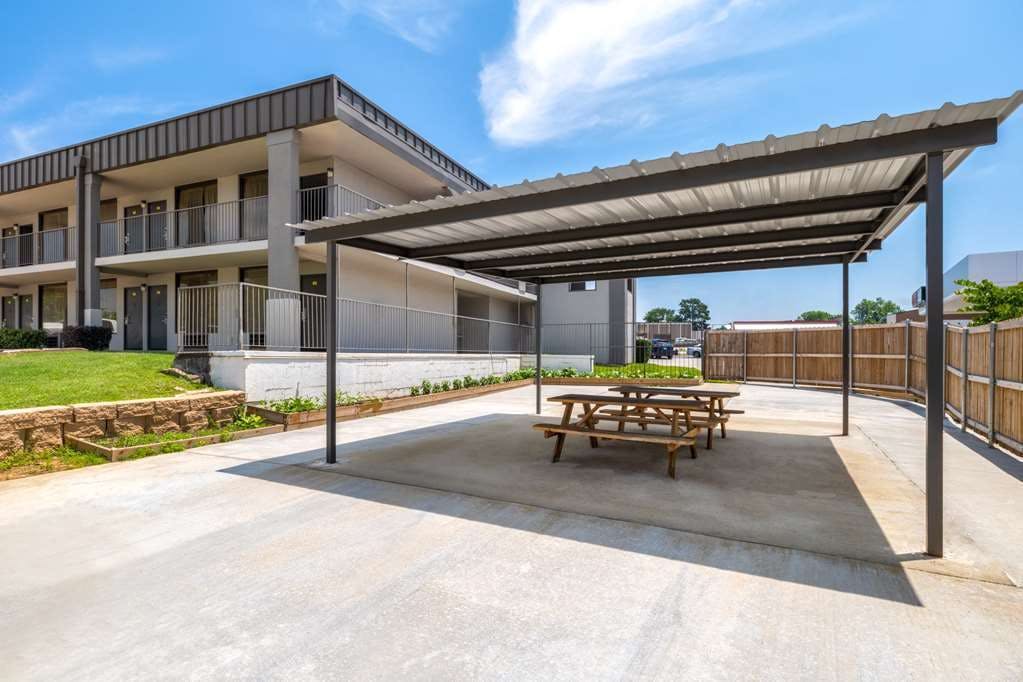 Super 8 Longview North