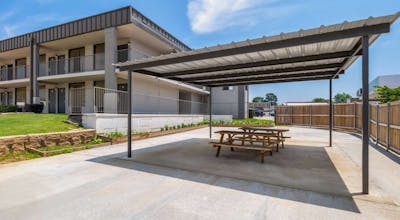 Super 8 Longview North