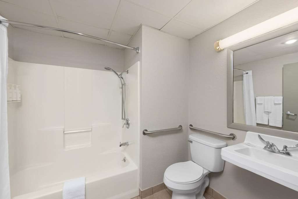 Hotel Days Inn by Wyndham Carthage photo 5