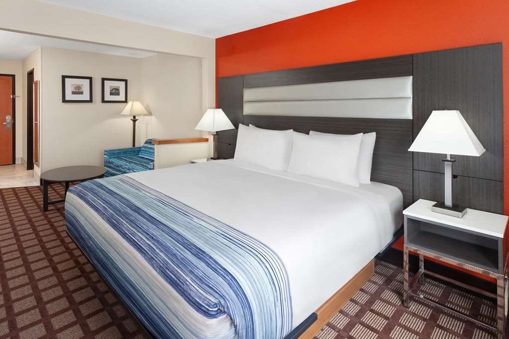 Hotel AmericInn by Wyndham Hudson photo 1