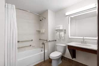 Hotel Ramada Medford Airport North photo 3