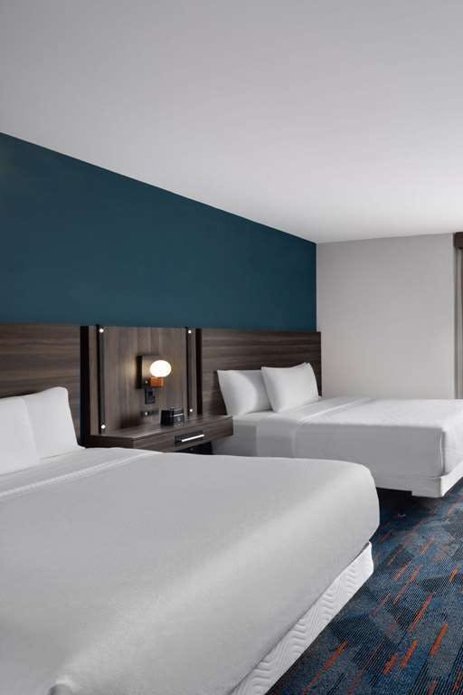 Hotel La Quinta Inn Ste Greensboro photo 1