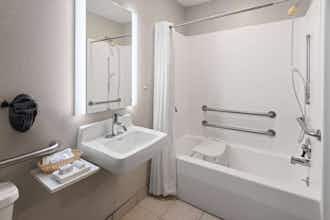Hotel Baymont Inn LaGrange photo 4
