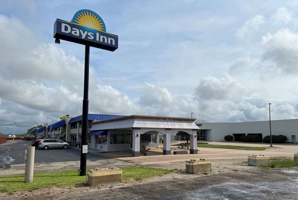 Days Inn by Wyndham Salina South
