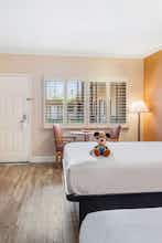Hotel Anaheim Islander Inn and Suites photo 2